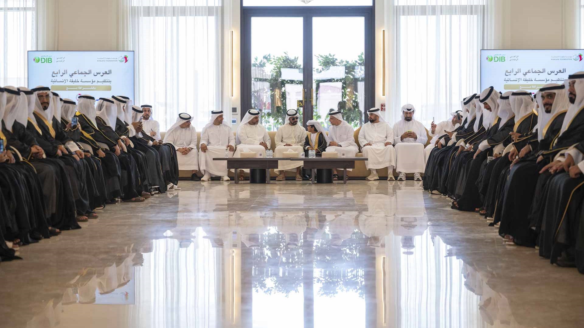 خليفة بن طحنون بن محمد يشهد العرس الجماعي لـ619 عريساً 