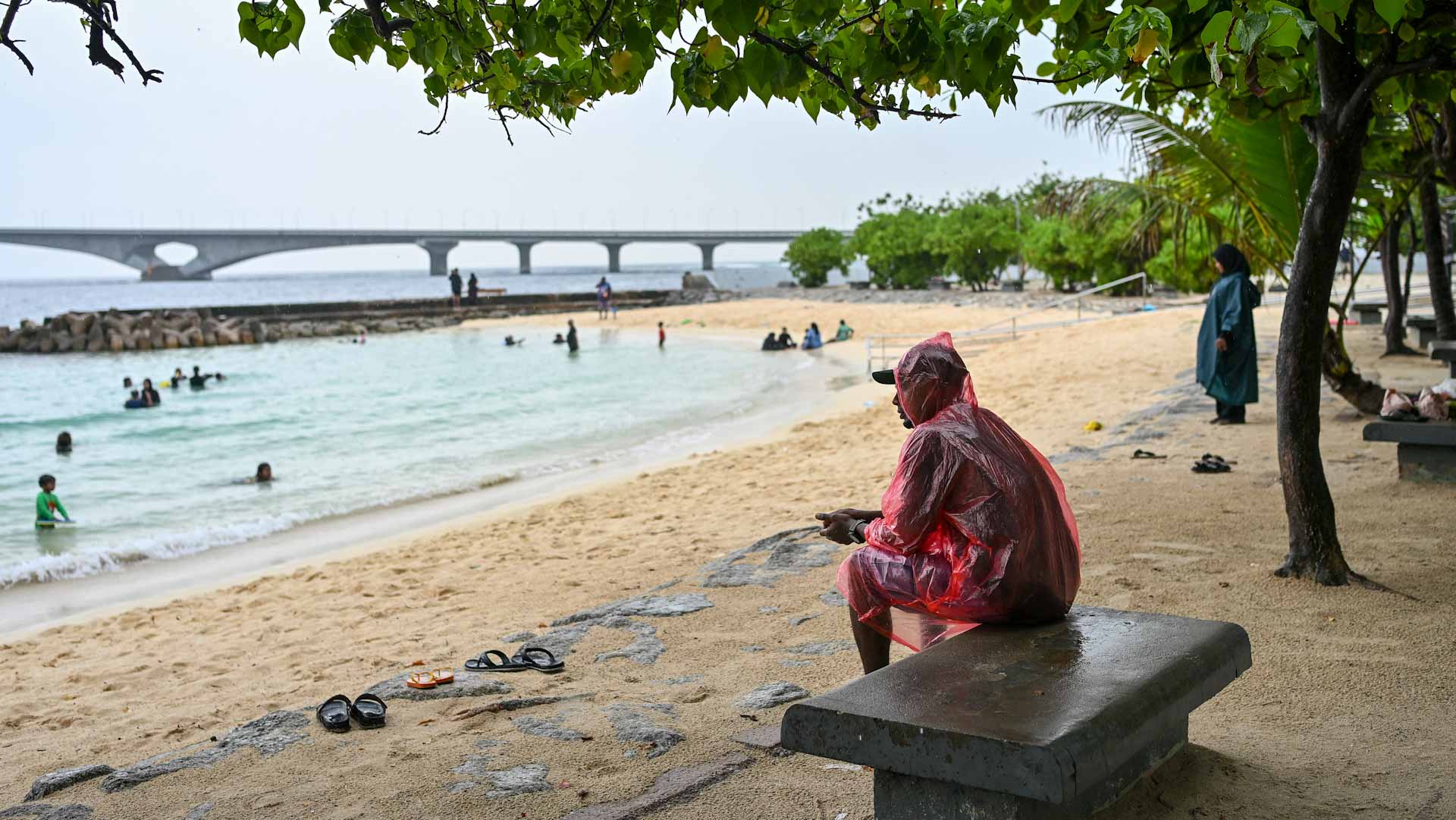 Maldives suspends dive boat operator after deaths of divers