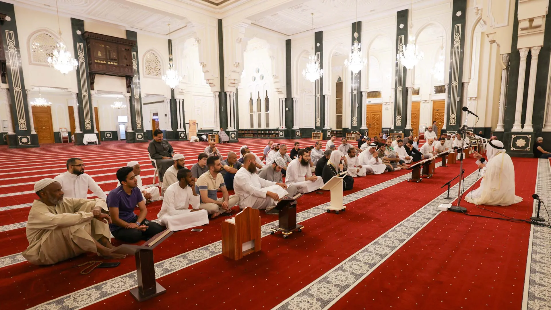 Sharjah Islamic Affairs intensifies Hajj awareness programmes