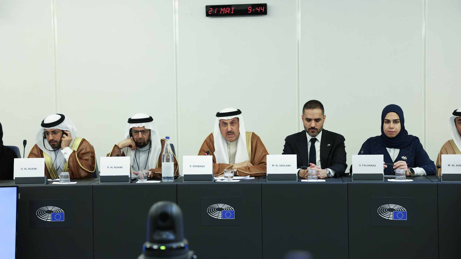 صقر غباش: الإمارات تنطلق في علاقاتها الدولية من ثوابت راسخة 