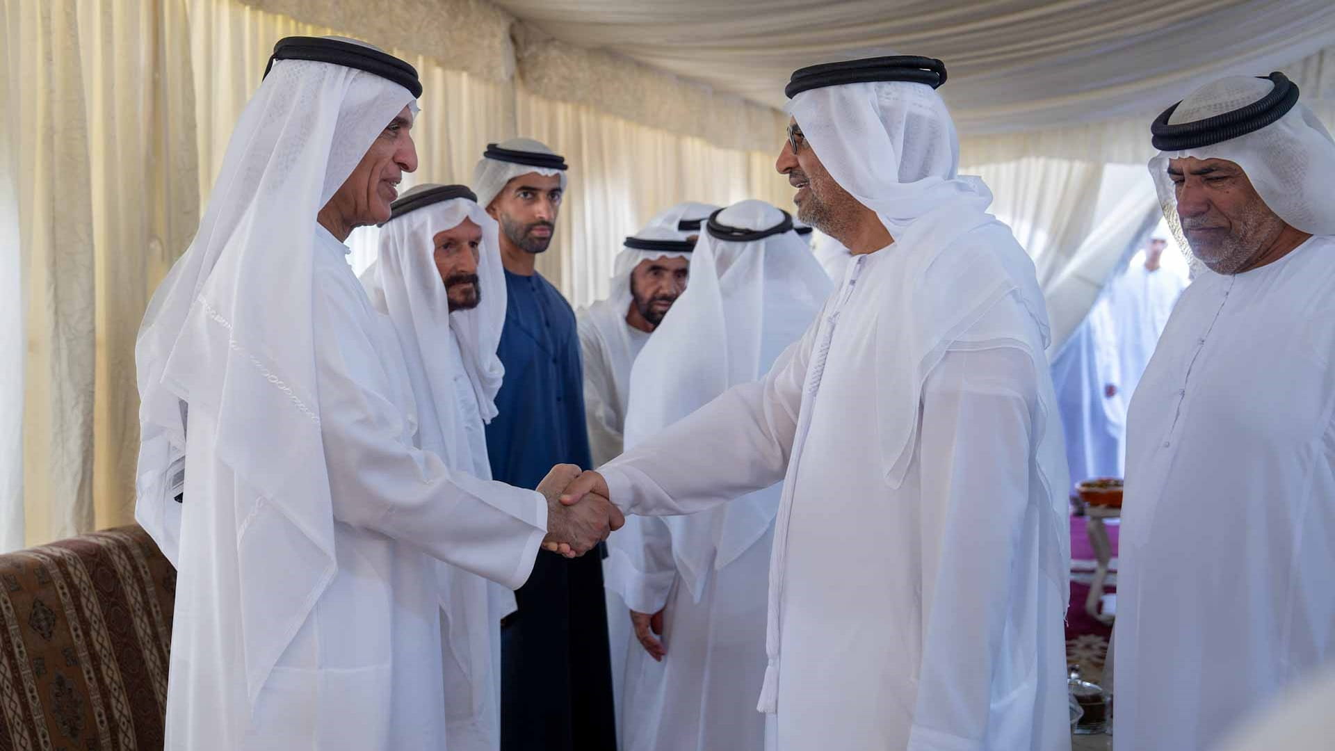 سعود بن صقر يعزي في وفاة والدة جاسم محمد المسافري 