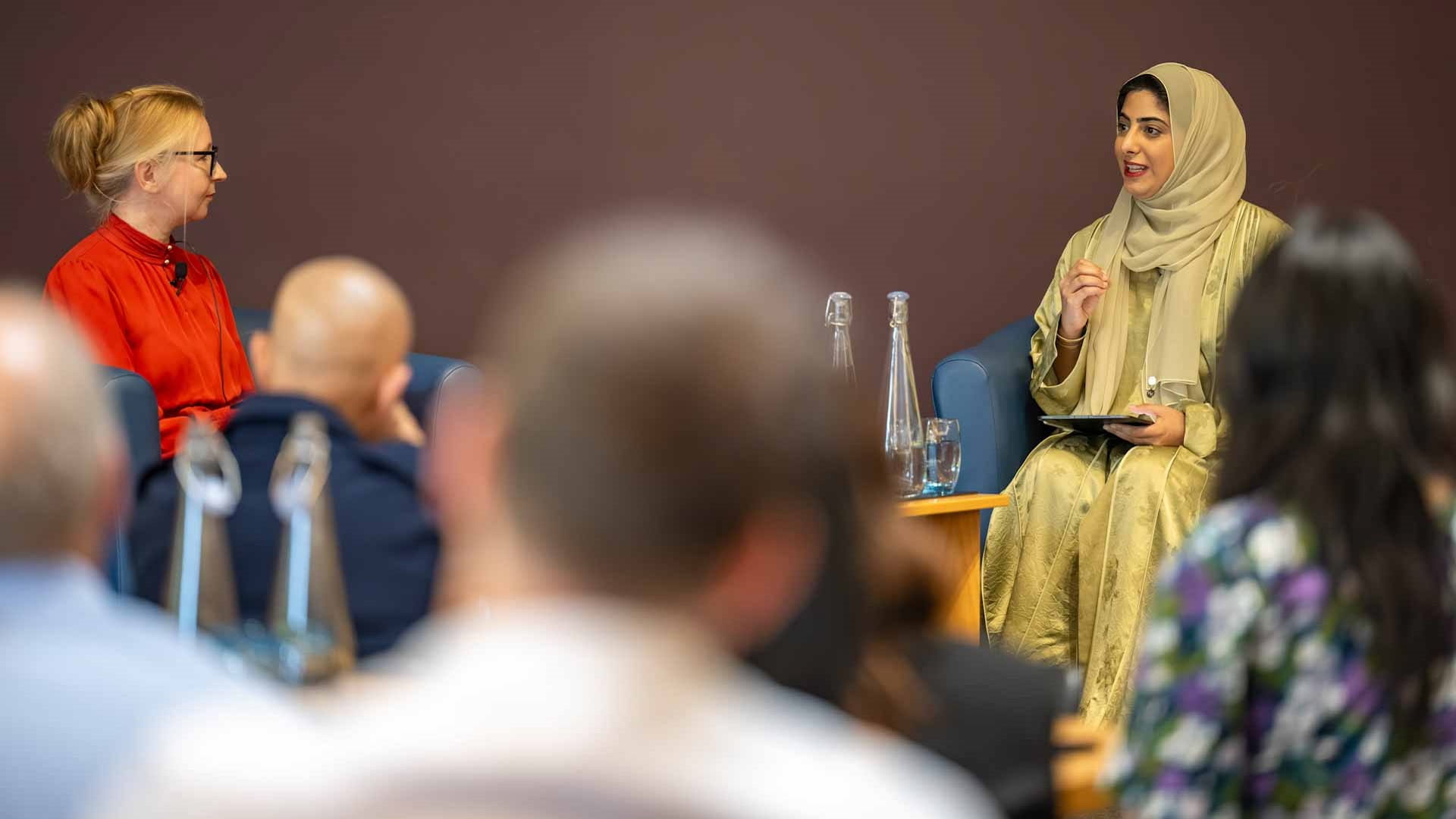 شمّا بنت سلطان بن خليفة تناقش القيادة المناخية في جامعة كامبريدج 