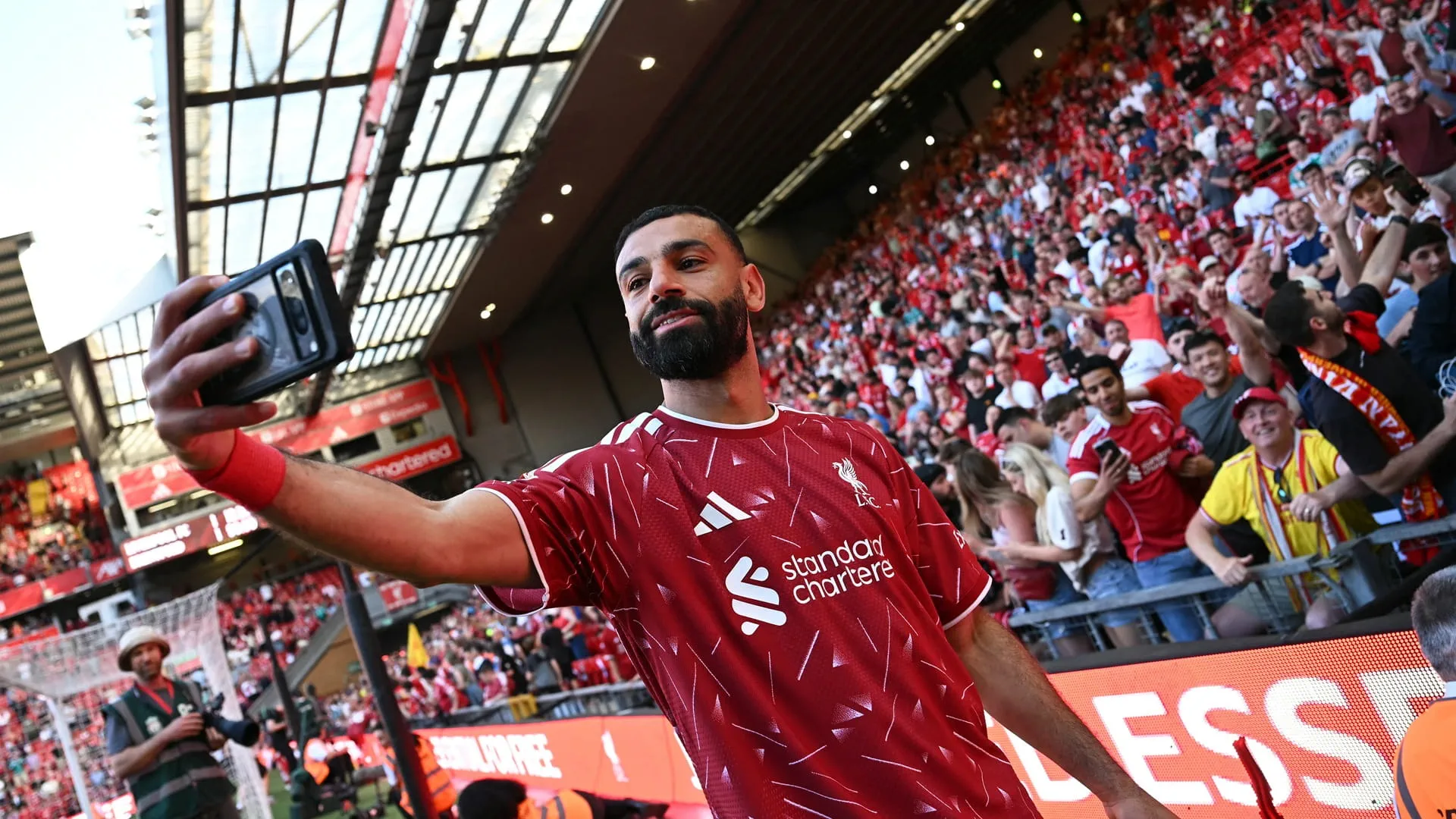 محمد صلاح يختتم مسيرته مع ليفربول بتمريرة حاسمة ووداع مؤثر