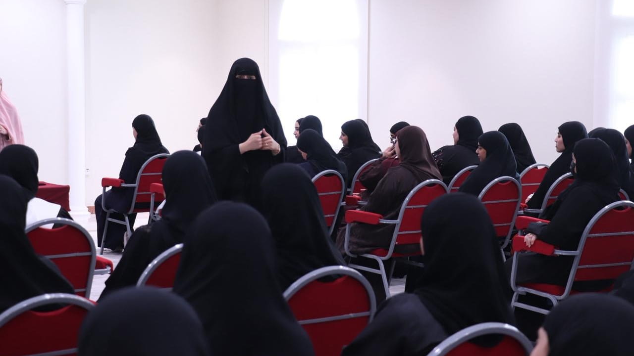 أولياء دبا الحصن ينظم لقاء تربوياً بشعار "معاً نحو التميز والنجاح"