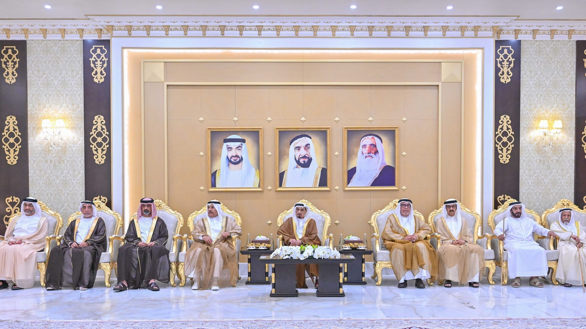 حاكم عجمان وولي عهده يواصلان استقبال المهنئين بعيد الأضحى المبارك