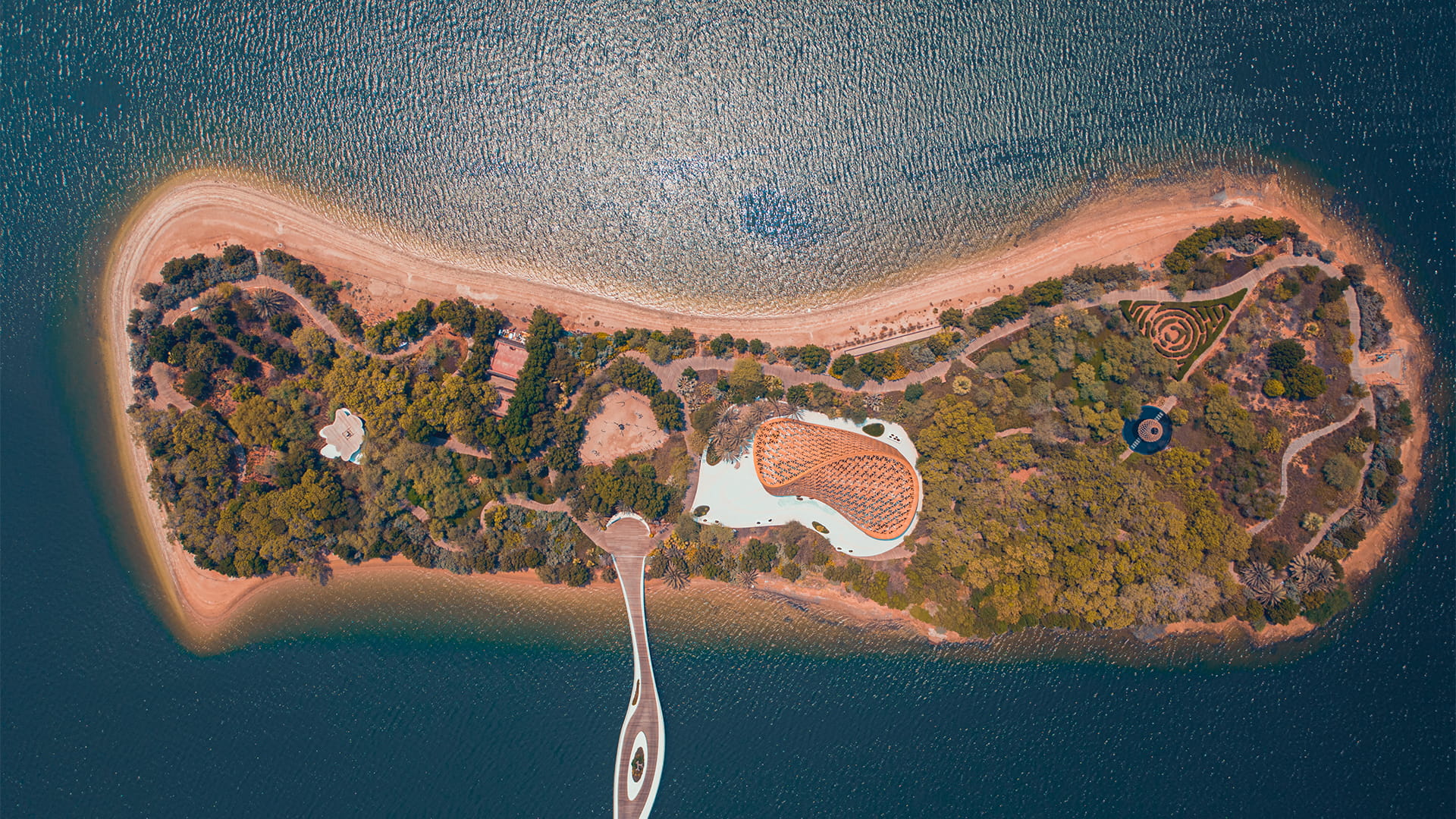 Where is Al Noor Island in Sharjah, and how can it be visited? 