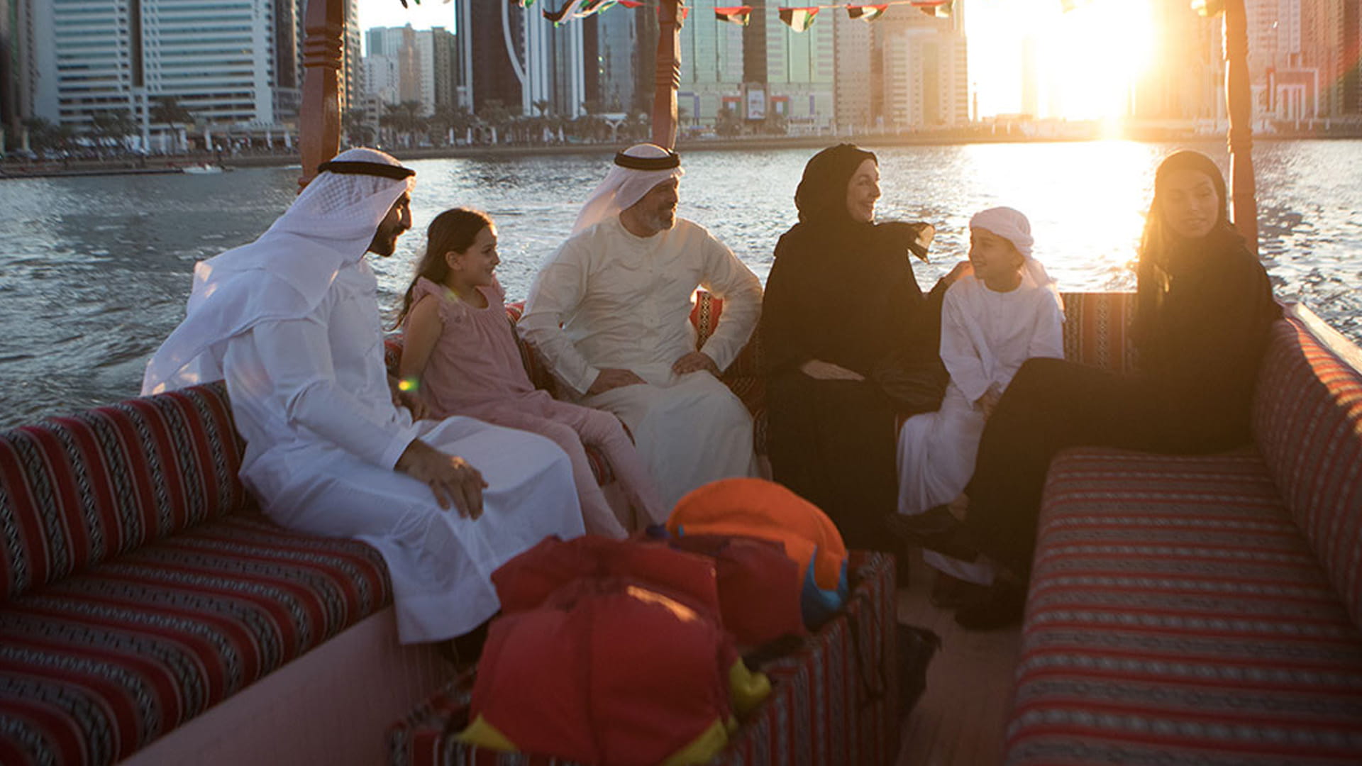 رحلات لا تُنسى في واجهة المجاز المائية