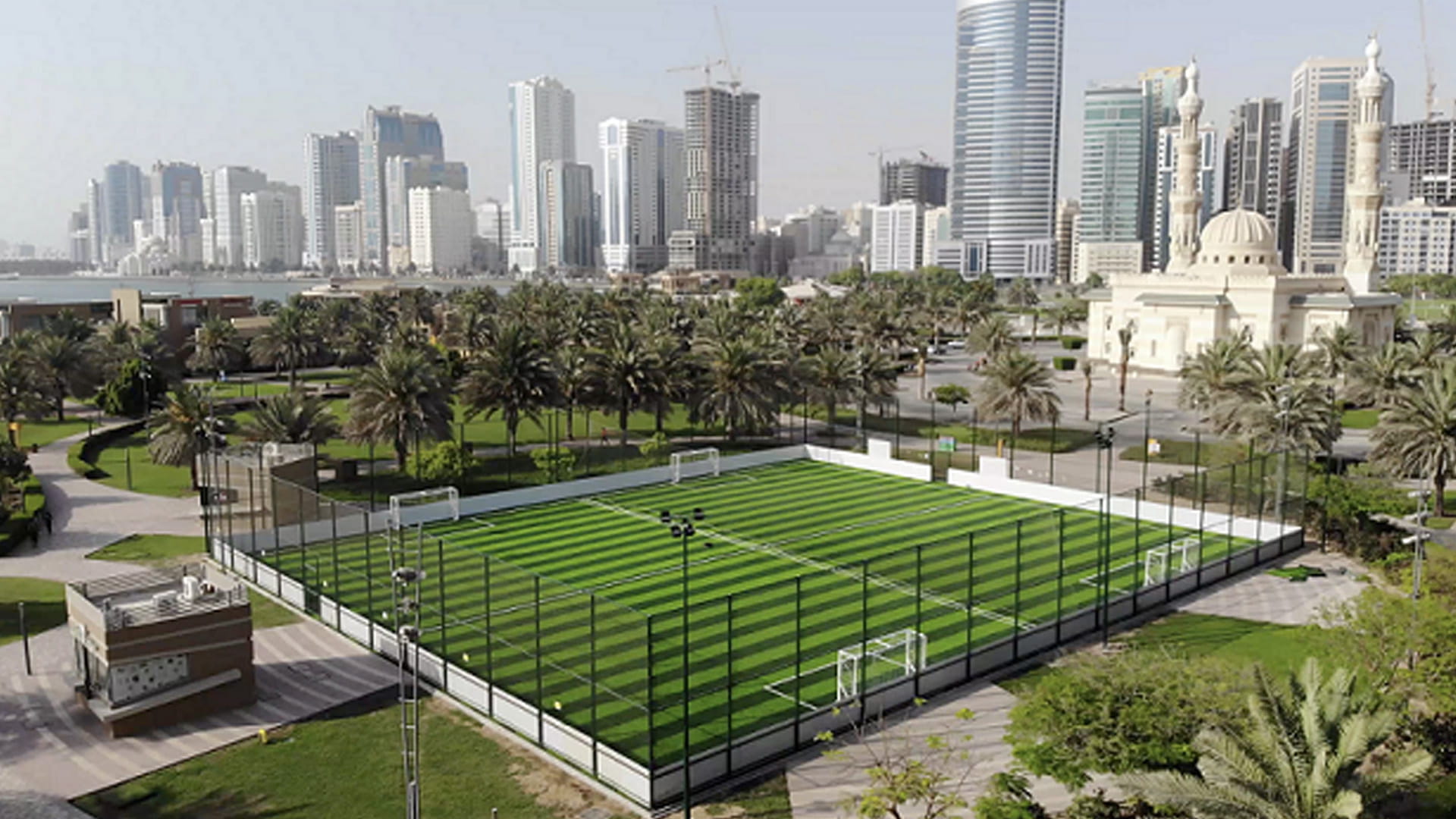 رحلات لا تُنسى في واجهة المجاز المائية