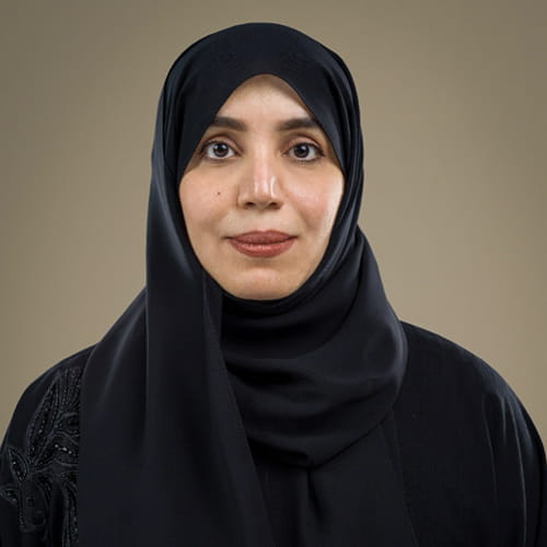 الأستاذة الدكتورة نجوى الحوسني)